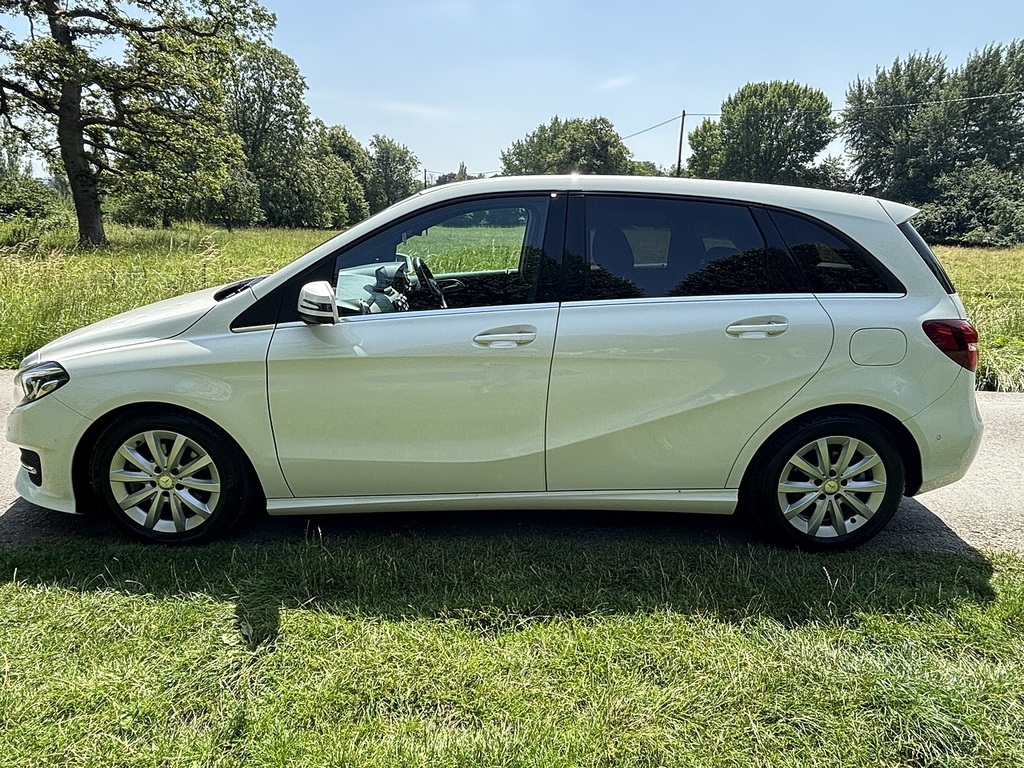 Mercedes-Benz B Class B180 Se U556476 White #4