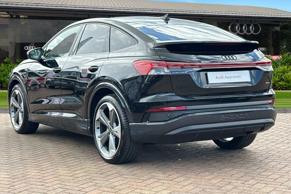 Audi Q4 E Tron Q4 Sportback Black Edition 45 E-tron Quattro 210,0 KR75FHH Black #2