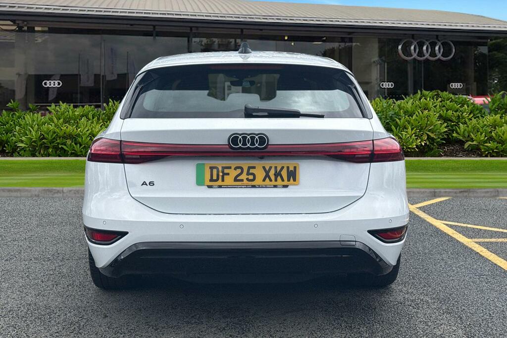 Audi A6 E-tron Avant 100Kwh Performance Sport White #4