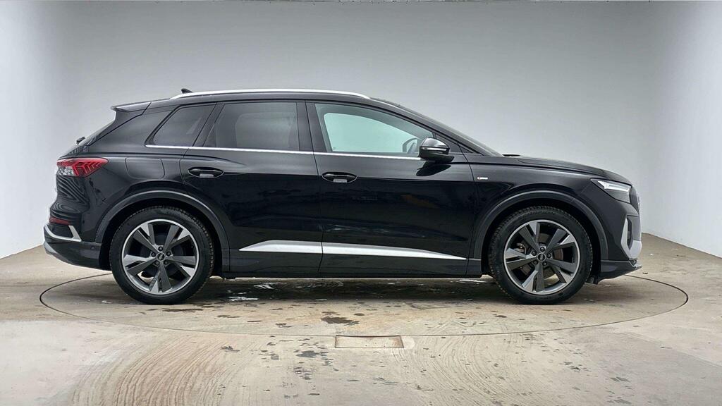 Audi Q4 E Tron Q4 S Line 35 E-tron 125,00 Kw YR23HNU Black #4