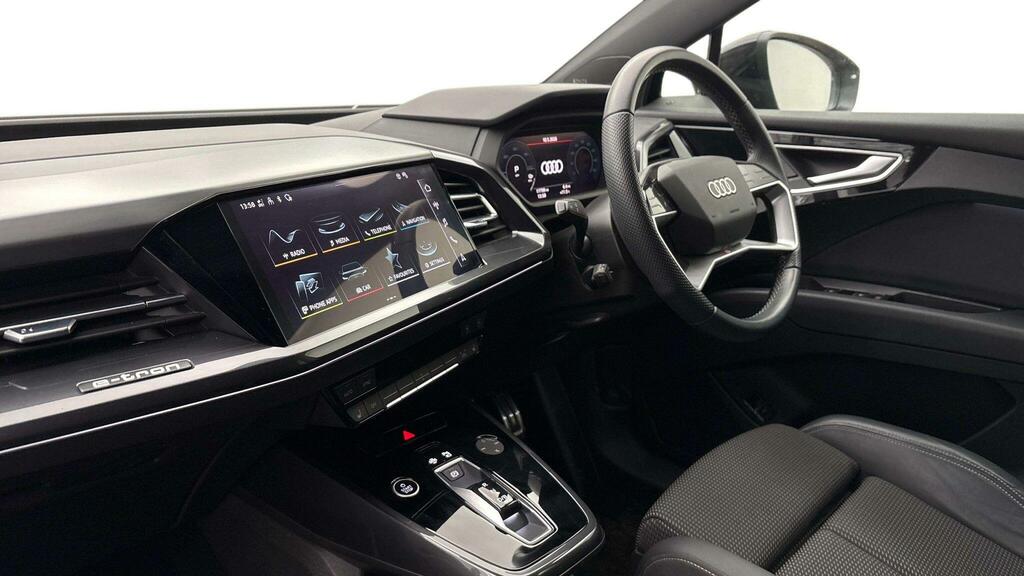 Audi Q4 E Tron Q4 S Line 35 E-tron 125,00 Kw YR23HNU Black #2