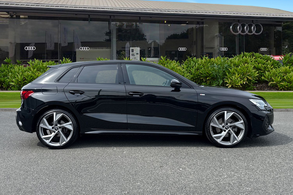 Audi A3 Black Edition Tfsi 150 Ps S Tronic KM75XHN Black #3