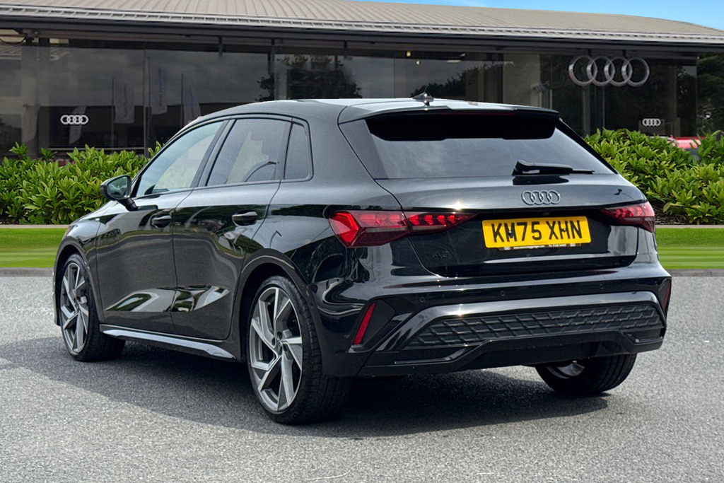 Audi A3 Black Edition Tfsi 150 Ps S Tronic KM75XHN Black #2