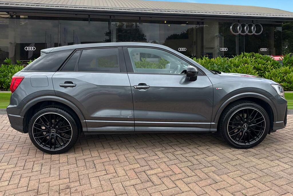 Audi Q2 Black Edition 35 Tfsi 150 Ps 6-Speed BT23RWY Grey #3