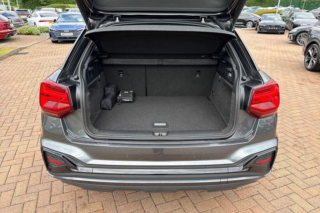 Audi Q2 Black Edition 35 Tfsi 150 Ps 6-Speed BT23RWY Grey #6