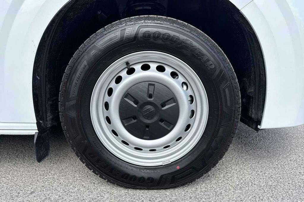 Volkswagen E-Transporter 100Kw 65Kwh Commerce Plus Van White #5