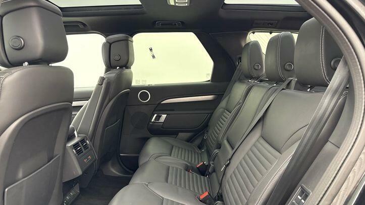 Land Rover Discovery 3.0 D350 Dynamic Hse Black #4