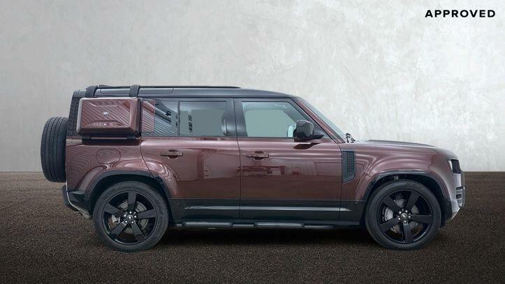 Land Rover Defender 110 2.0 P300e Sedona Edition Red #5