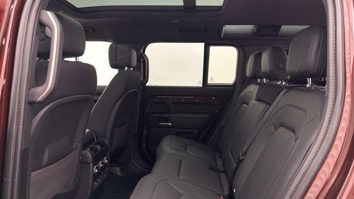 Land Rover Defender 110 2.0 P300e Sedona Edition Red #4