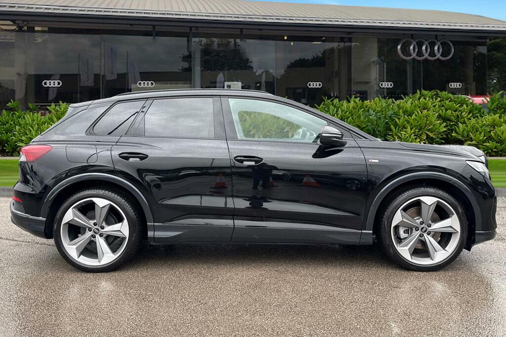 Audi Q4 E Tron Q4 Black Edition 40 E-tron 150,00 Kw PJ75STX Black #3