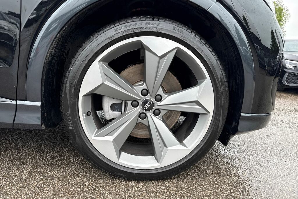 Audi Q4 E Tron Q4 Black Edition 40 E-tron 150,00 Kw PJ75STX Black #6