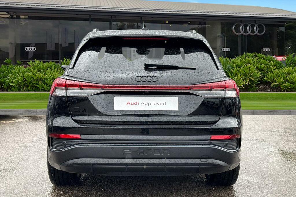 Audi Q4 E Tron Q4 Black Edition 40 E-tron 150,00 Kw PJ75STX Black #4