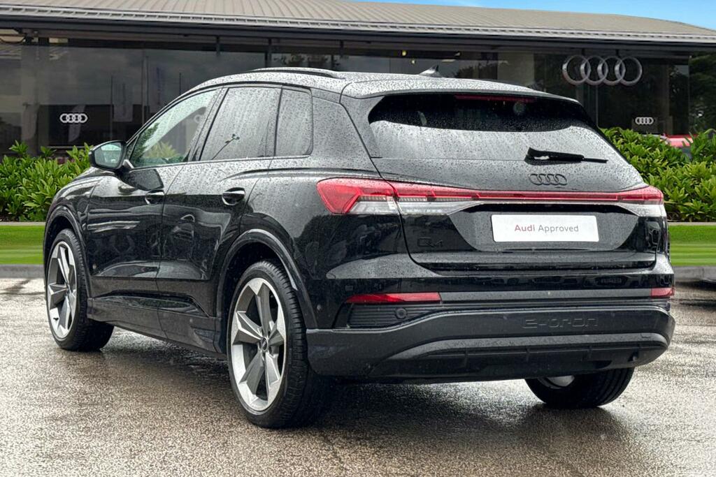 Audi Q4 E Tron Q4 Black Edition 40 E-tron 150,00 Kw PJ75STX Black #2