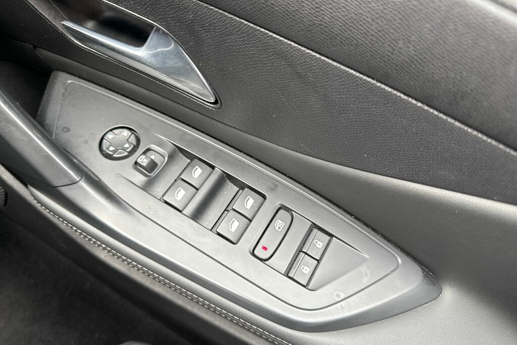 Peugeot 308 1.5 Bluehdi Active Premium Eat8 Red #40