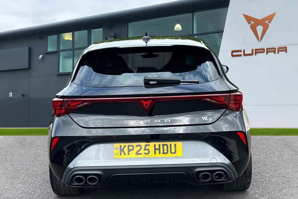Cupra Leon 2.0 Tsi 300 Vz3 Dsg Panoramic Sunroof Black #4