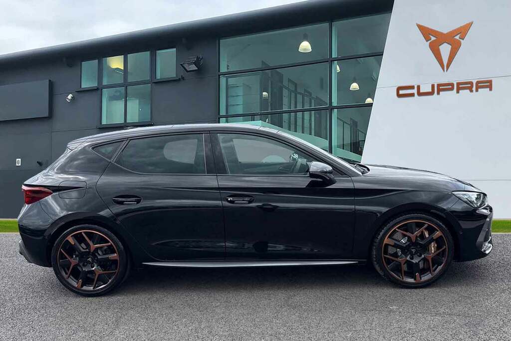 Cupra Leon 2.0 Tsi 300 Vz3 Dsg Panoramic Sunroof Black #3