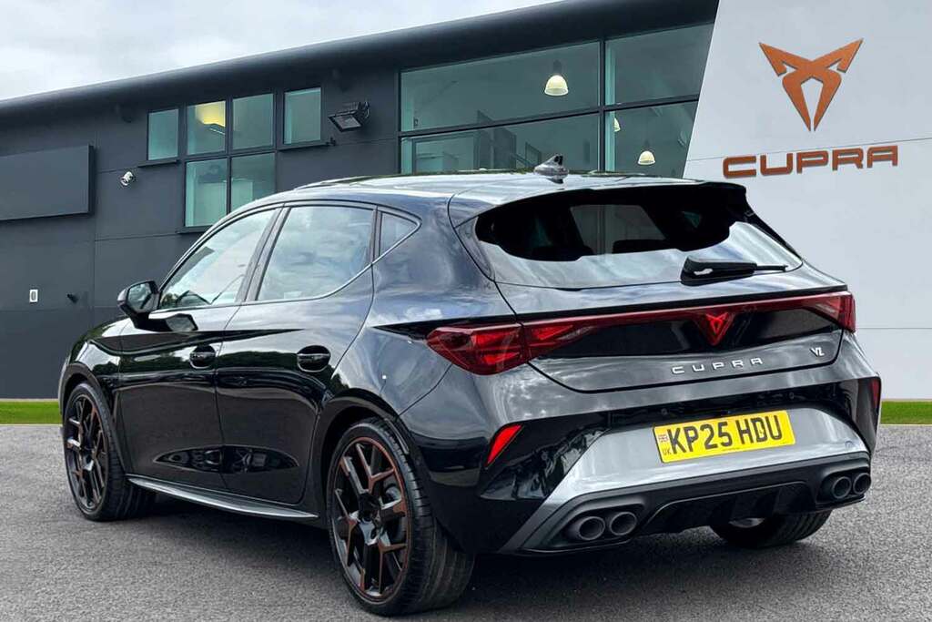 Cupra Leon 2.0 Tsi 300 Vz3 Dsg Panoramic Sunroof Black #2