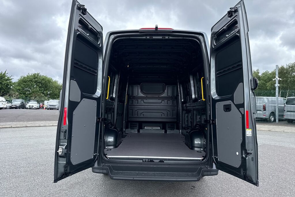 Volkswagen Crafter Cr35 Commerce Plus Mwb 140 Ps Fwd - Big Spec Grey #6