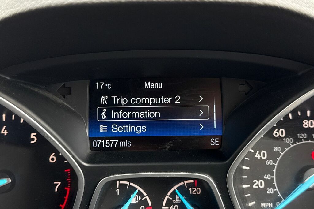 Ford Kuga Hatchback White #60