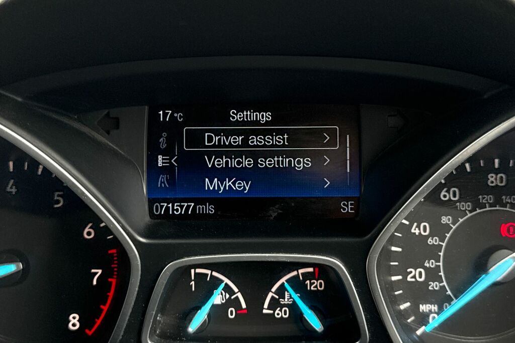Ford Kuga Hatchback White #59