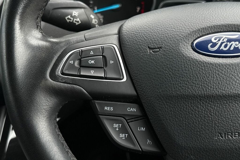Ford Kuga Hatchback White #40