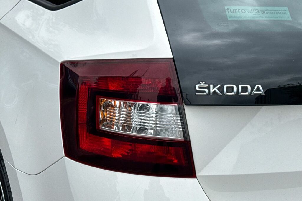 Skoda Rapid Spaceback Spaceback 1.4 Tdi Se Tech Dsg Euro 6 Ss White #26