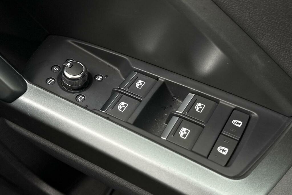 Audi Q3 35 Tdi S Line S Tronic Comfortsound Pack  #38