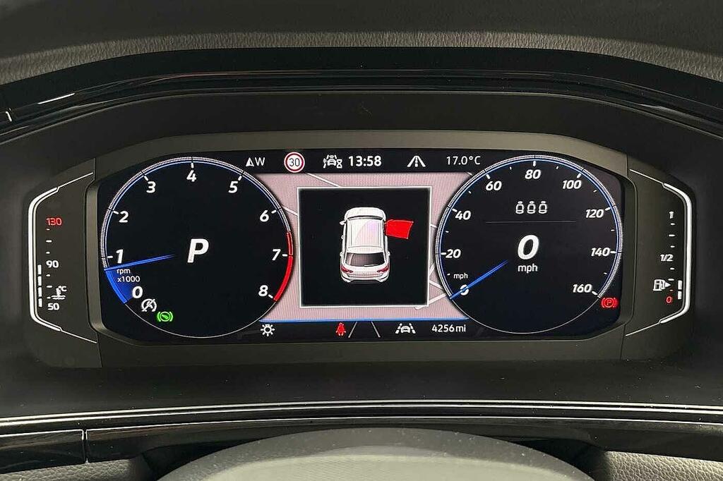 Volkswagen T-Roc 1.5 Tsi R-line Dsg White #11