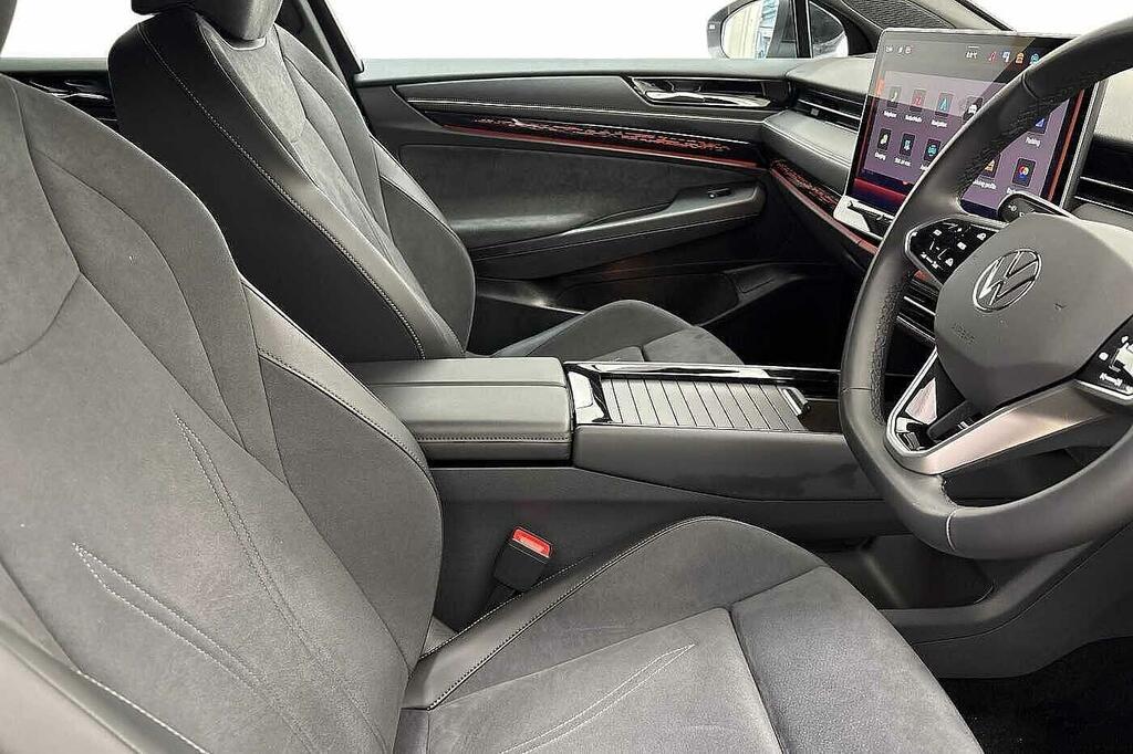 Volkswagen ID.7 Pro 77Kwh Match Plus Fastback Black #10