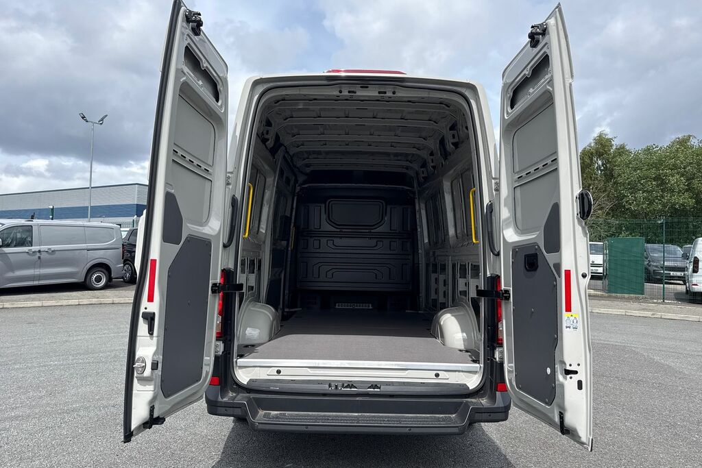 Volkswagen Crafter Cr35 Panel Van Commerce Plus Mwb 163 Ps 2.0 Tdi 8S Grey #6