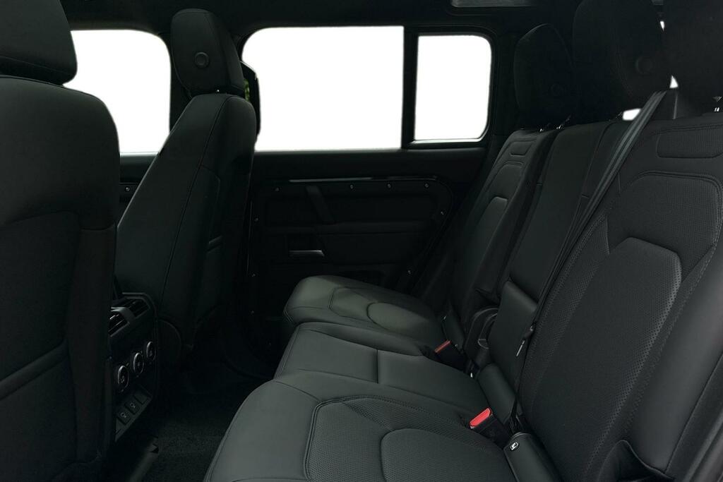 Land Rover Defender 110 D250 X-dynamic Se Black #4