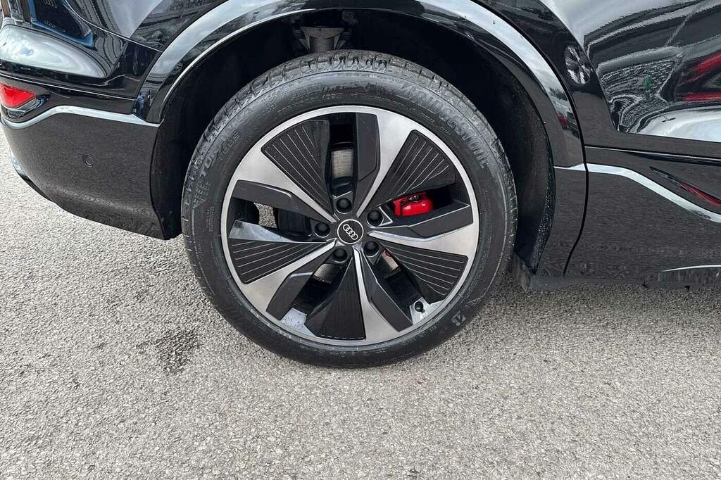 Audi SQ6 E-Tron Sq6 Suv Edition 1 E-tron 360,00 Kw Black #6