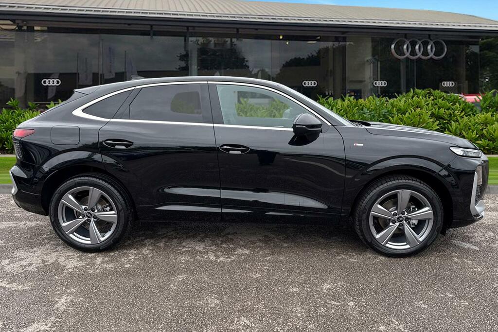 Audi Q3 S Line Tfsi 150 Ps S Tronic DF26PLU Black #3