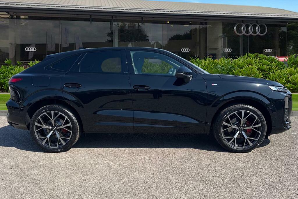 Audi Q3 Edition 1 Tfsi 150 Ps S Tronic DF26LCW Black #3