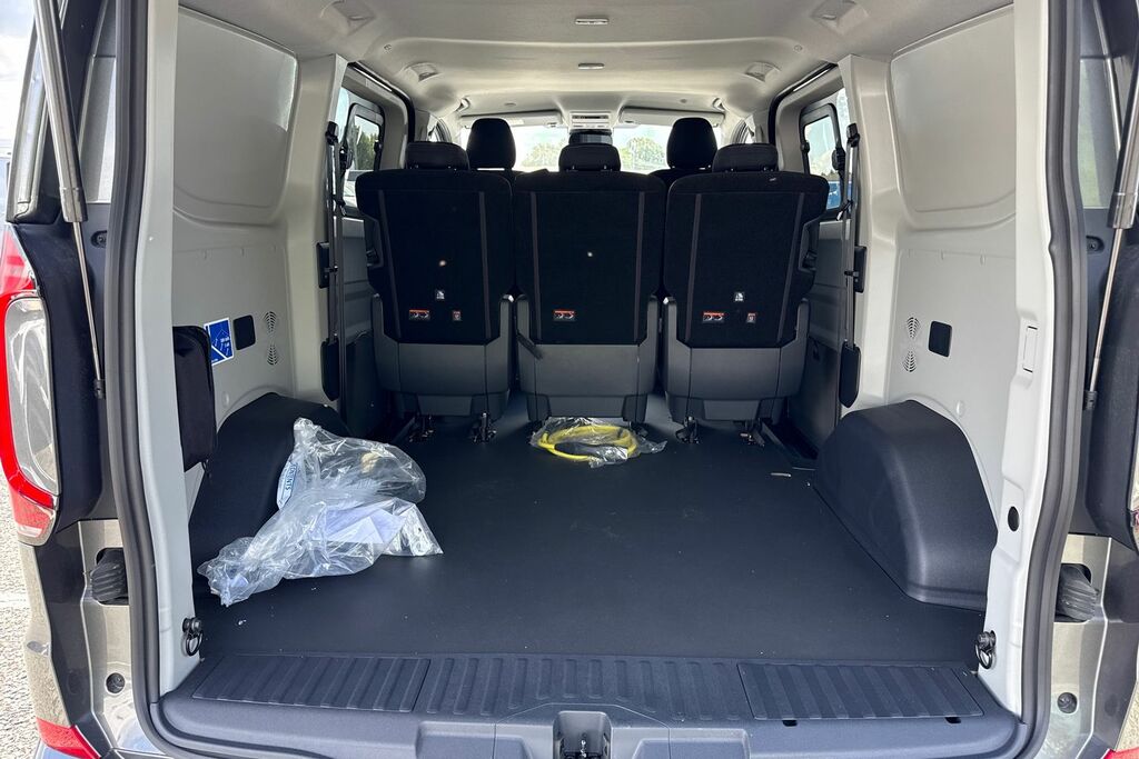 Volkswagen E-Transporter T32 65Kwh Commerce Pro Kombi Swb Grey #6
