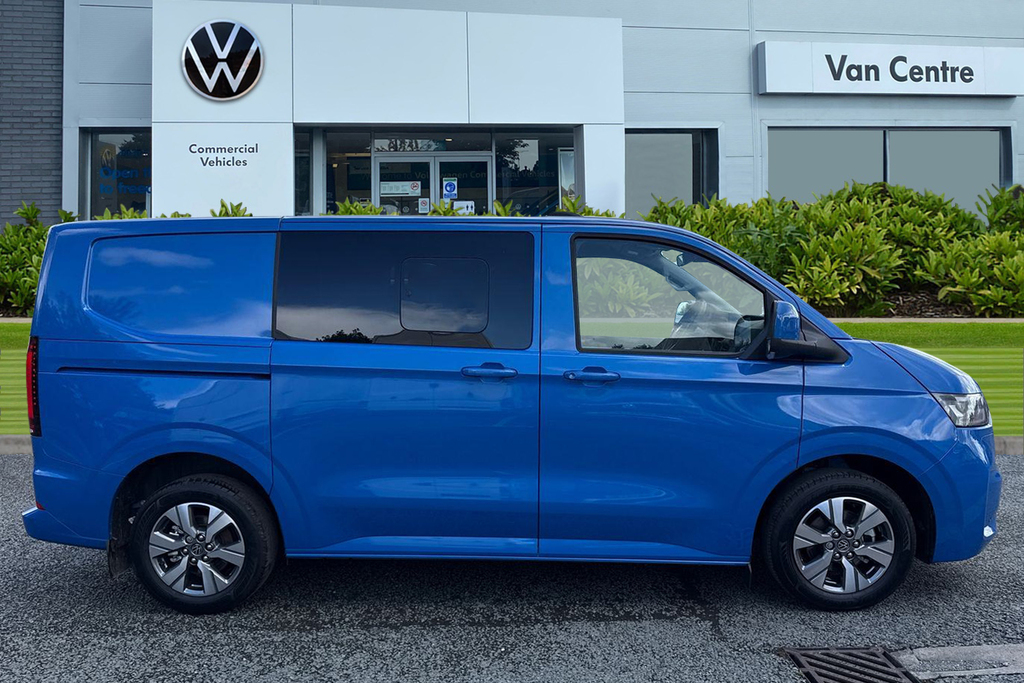 Volkswagen E-Transporter T32 65Kwh Commerce Pro Kombi Swb Blue #3
