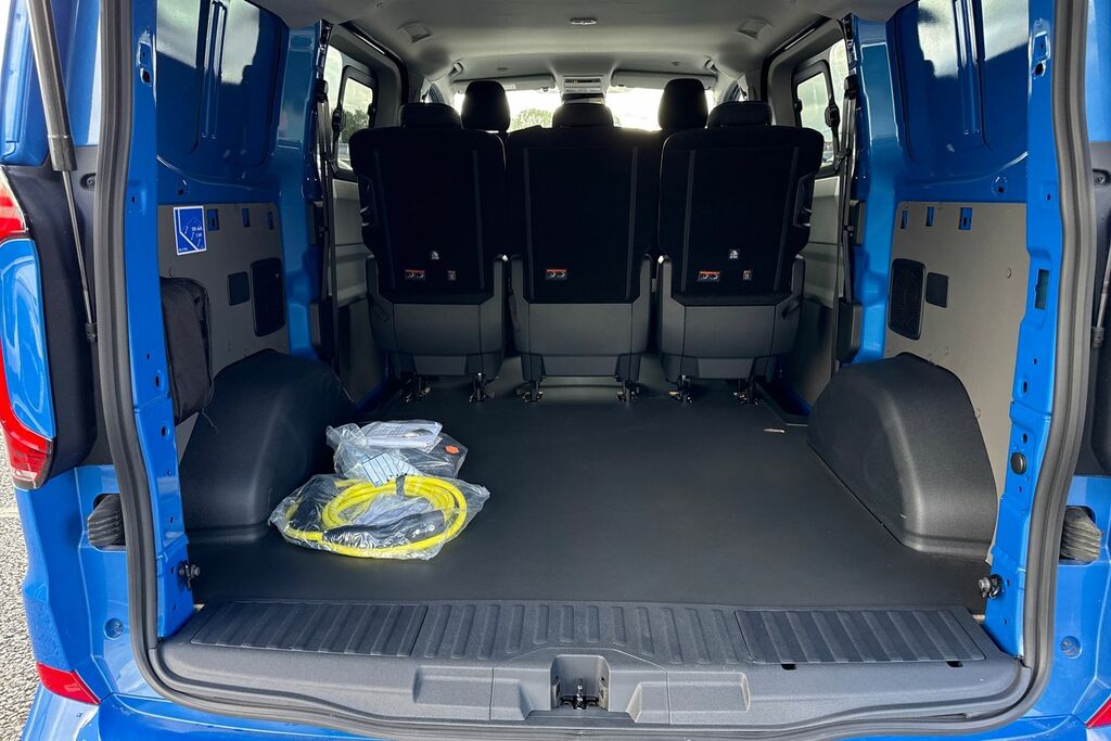 Volkswagen E-Transporter T32 65Kwh Commerce Pro Kombi Swb Blue #6