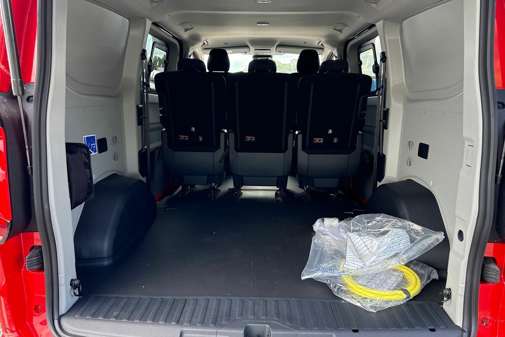 Volkswagen E-Transporter T32 65Kwh Commerce Pro Kombi Swb Red #6