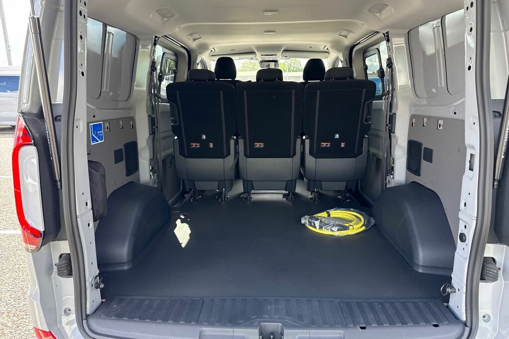 Volkswagen E-Transporter T32 65Kwh Commerce Pro Kombi Swb Grey #6
