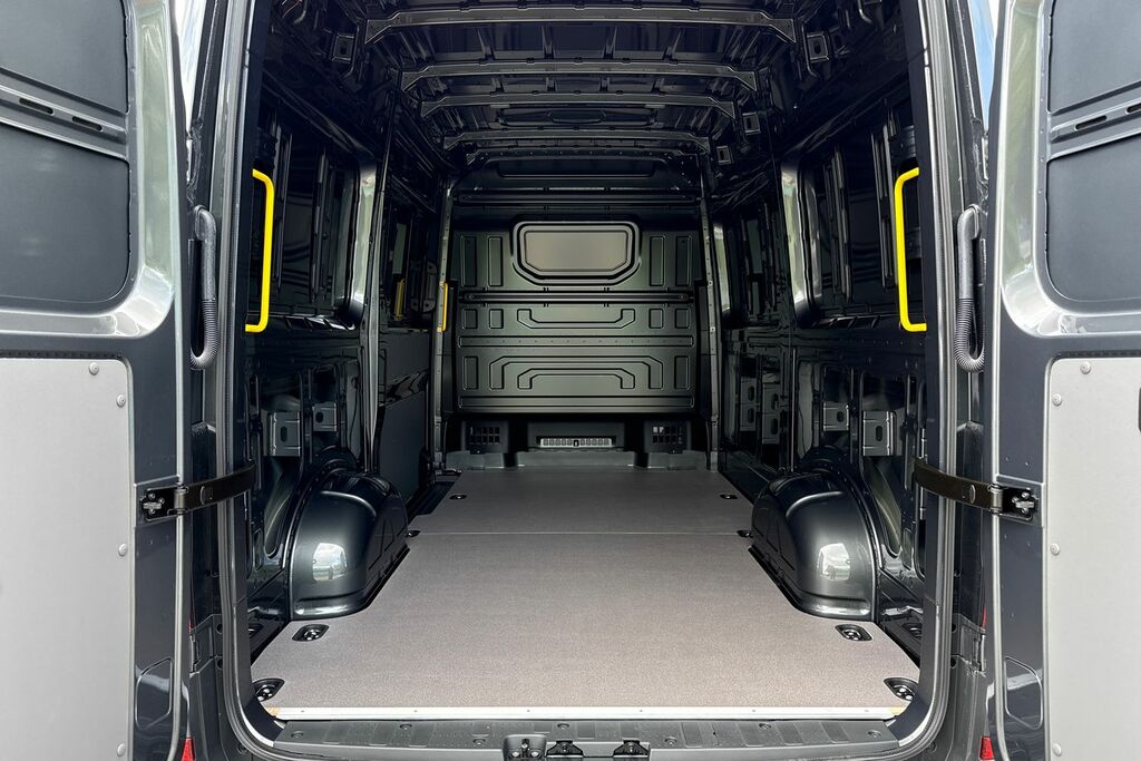 Volkswagen Crafter 2.0 Tdi Cr35 Commerce Plus Fwd Mwb High Roof Grey #6