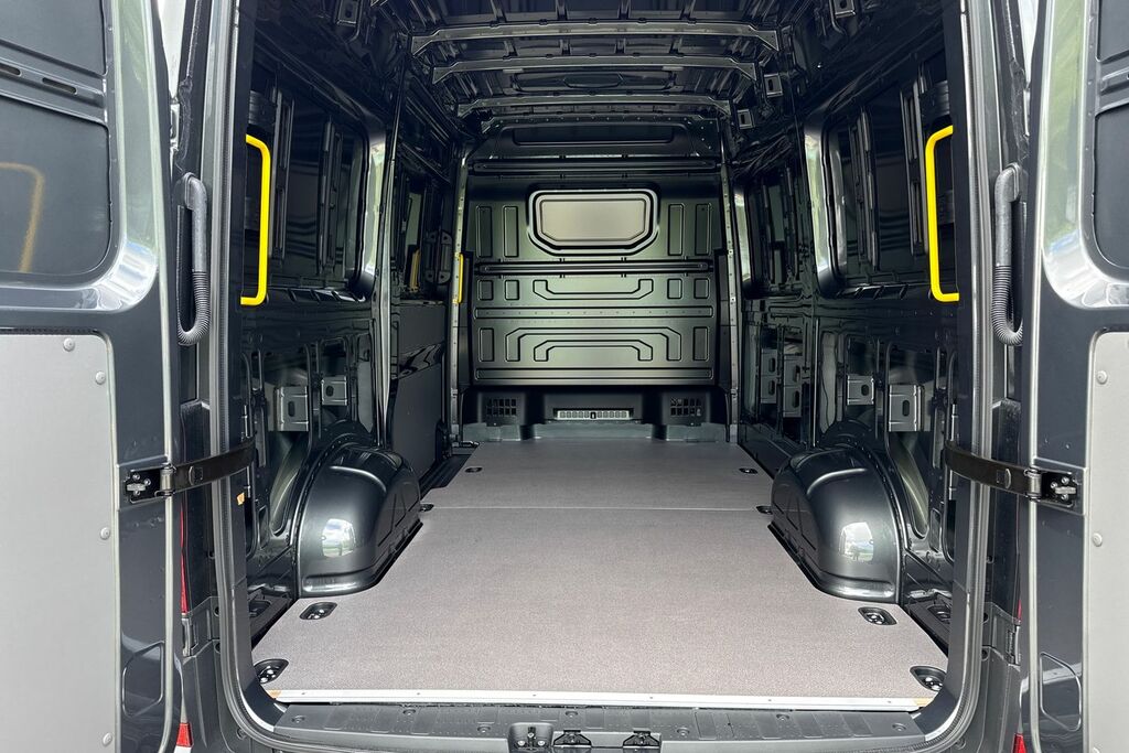 Volkswagen Crafter 2.0 Tdi Cr35 Commerce Plus Fwd Mwb High Roof Grey #6