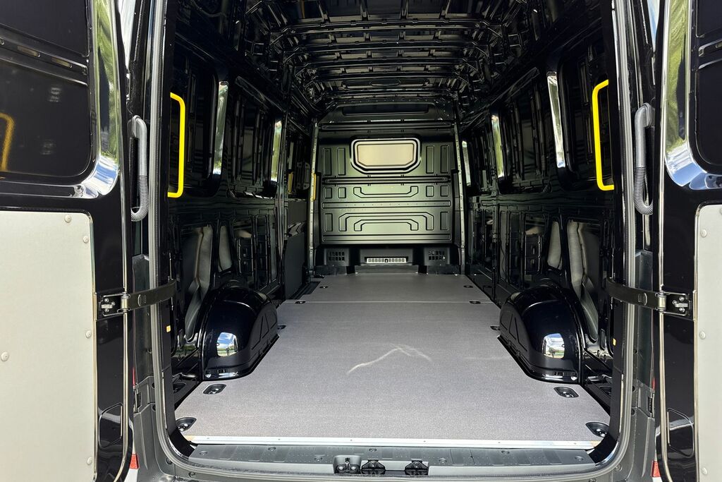 Volkswagen Crafter 2.0 Tdi Cr35 Commerce Plus Fwd Lwb High Roof Black #6