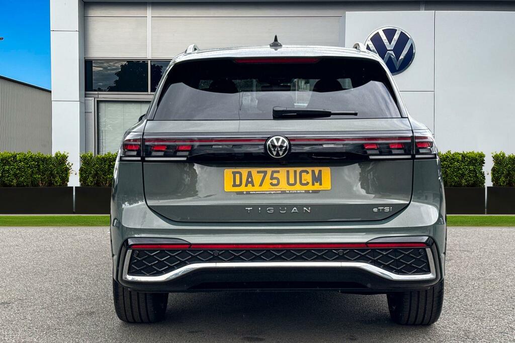 Volkswagen Tiguan 1.5 Etsi 150 R-line Dsg 20 York, Alloys, R DA75UCM Green #4