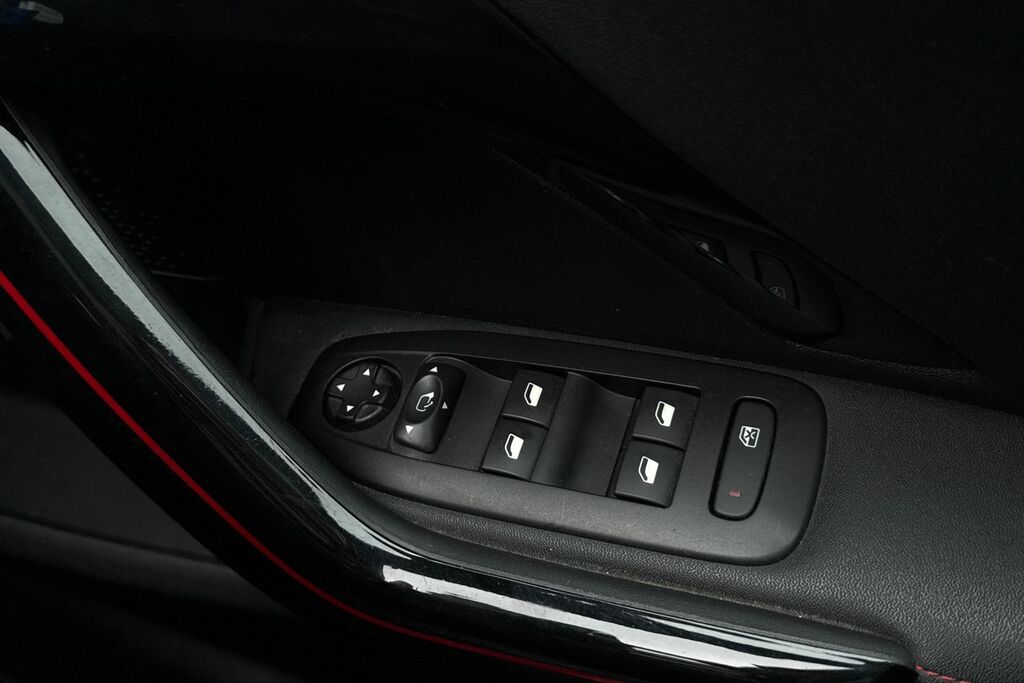 Peugeot 2008 Active Grey #17