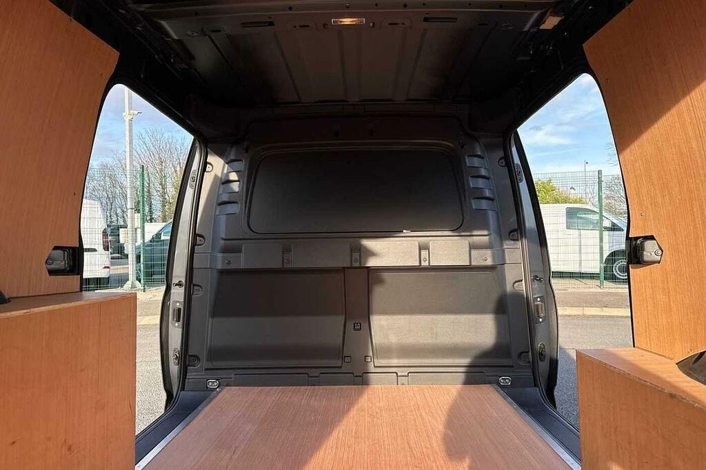 Volkswagen Caddy Maxi Commerce Pro Black #32