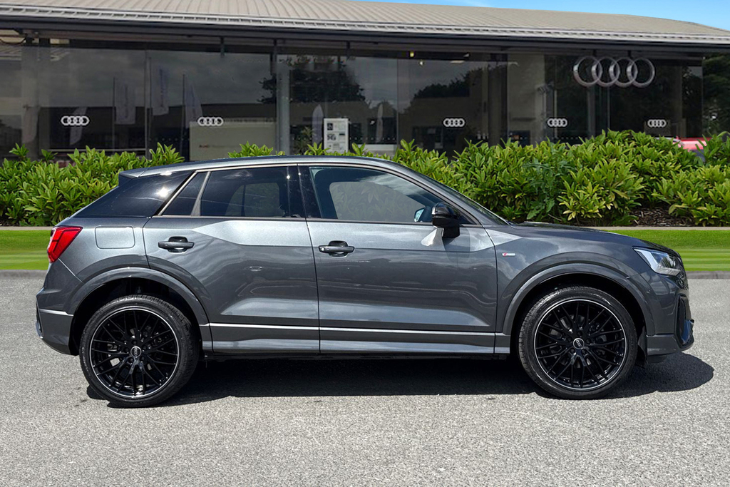 Audi Q2 Black Edition 35 Tfsi 150 Ps S Tronic KN75HFW Grey #3