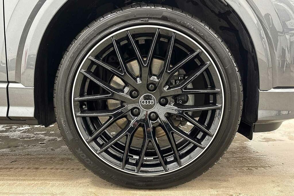 Audi Q2 Black Edition 35 Tfsi 150 Ps S Tronic Grey #4