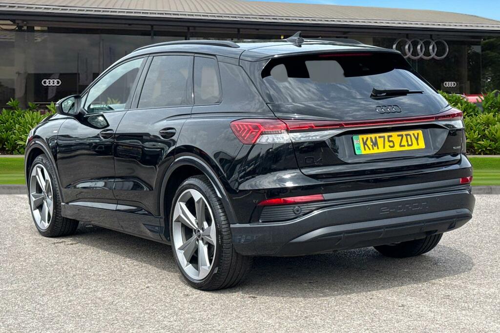 Audi Q4 E Tron Q4 Black Edition 45 E-tron Quattro 210,00 Kw KM75ZDY Black #2