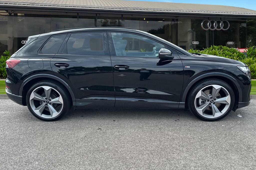 Audi Q4 E Tron Q4 Black Edition 45 E-tron Quattro 210,00 Kw KM75ZDY Black #3