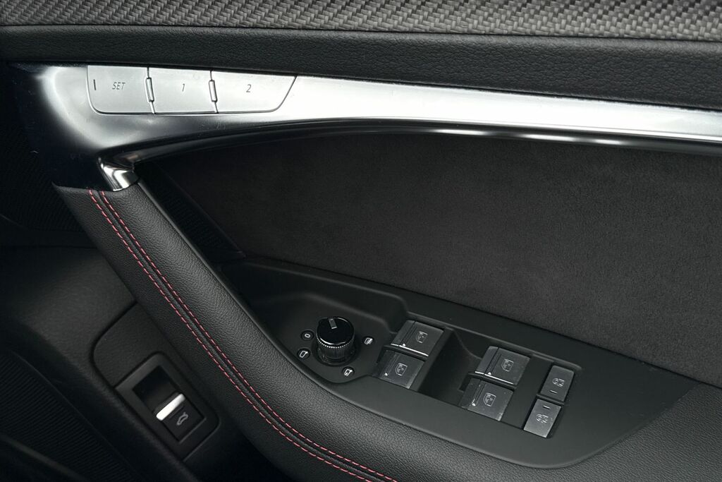 Audi RS6 Avant Estate Black #42